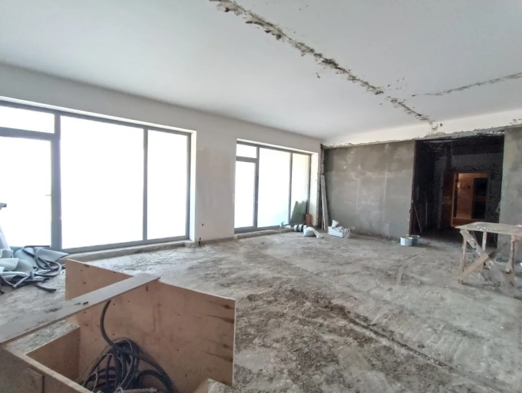 Satılır 4 otaqlı mənzil 320 m²