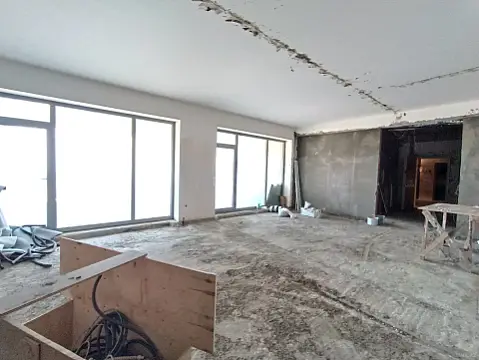 Satılır 4 otaqlı mənzil 320 m²