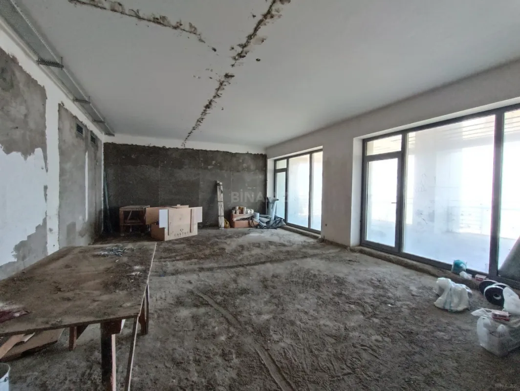 Satılır 4 otaqlı mənzil 320 m²