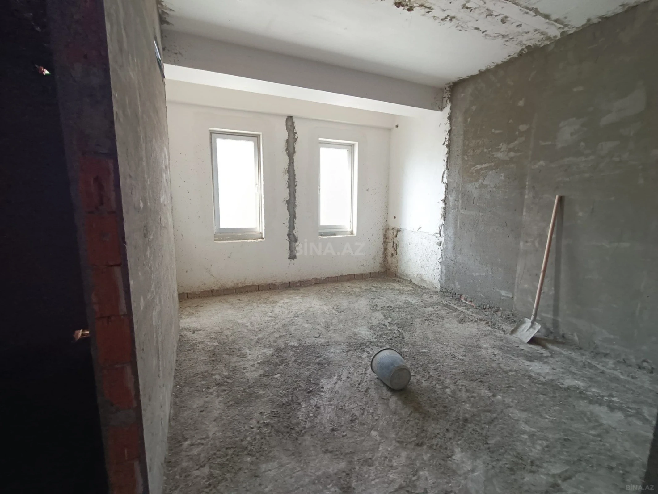 Satılır 4 otaqlı mənzil 320 m²