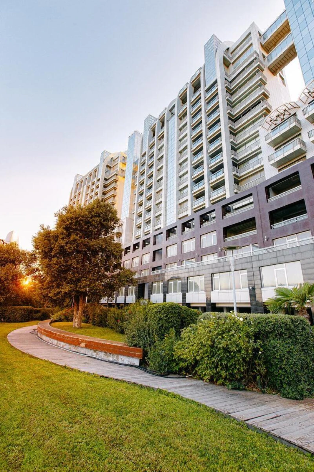 Satılır 4 otaqlı mənzil 320 m²