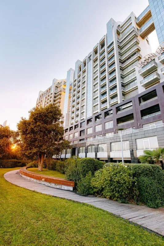 Satılır 4 otaqlı mənzil 320 m²