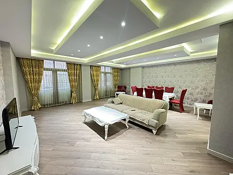 Kirayə verilir 3 otaqlı mənzil 170 m²