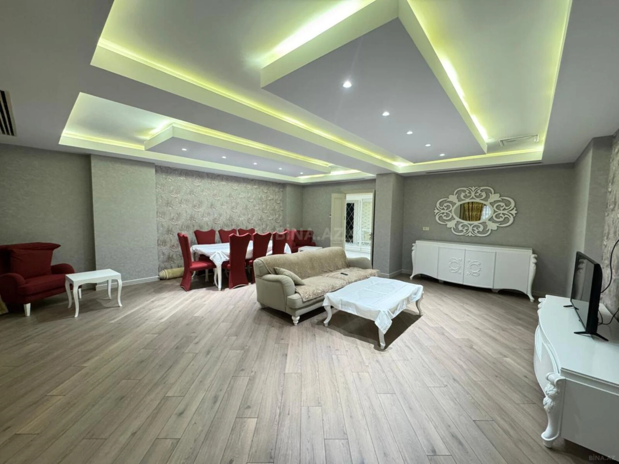 Kirayə verilir 3 otaqlı mənzil 170 m²