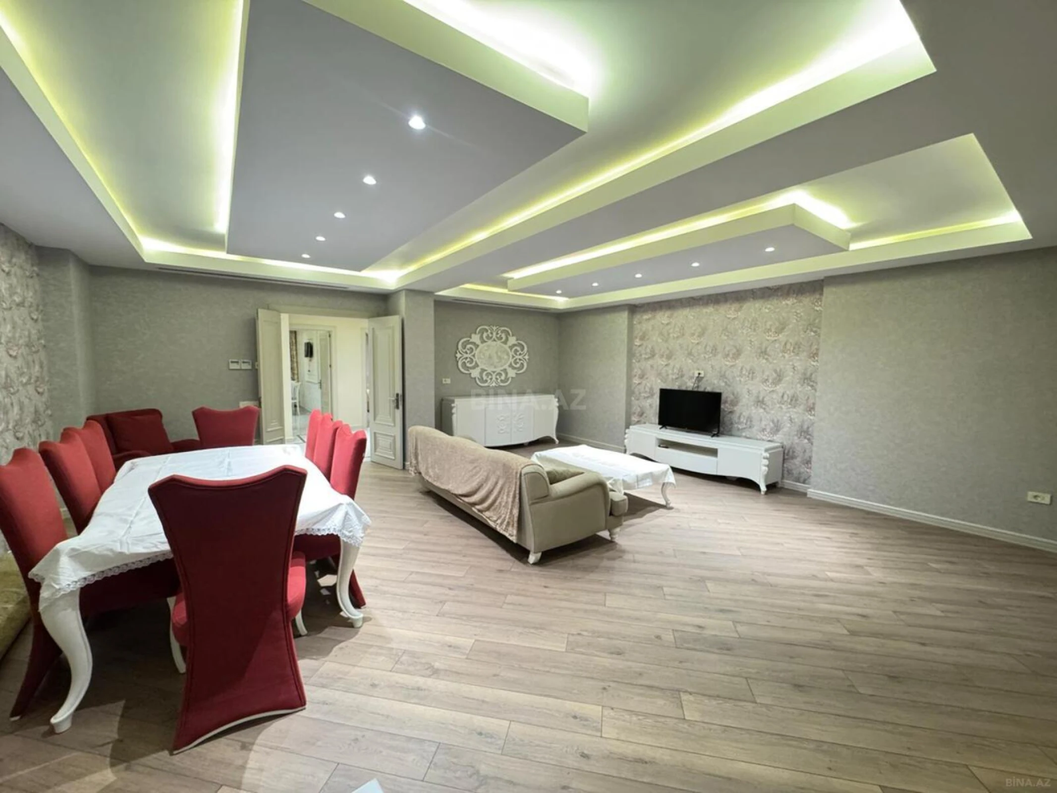 Kirayə verilir 3 otaqlı mənzil 170 m²