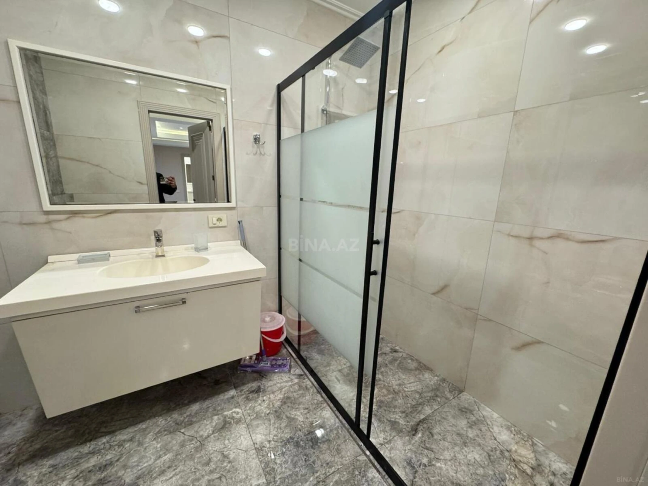 Kirayə verilir 3 otaqlı mənzil 170 m²