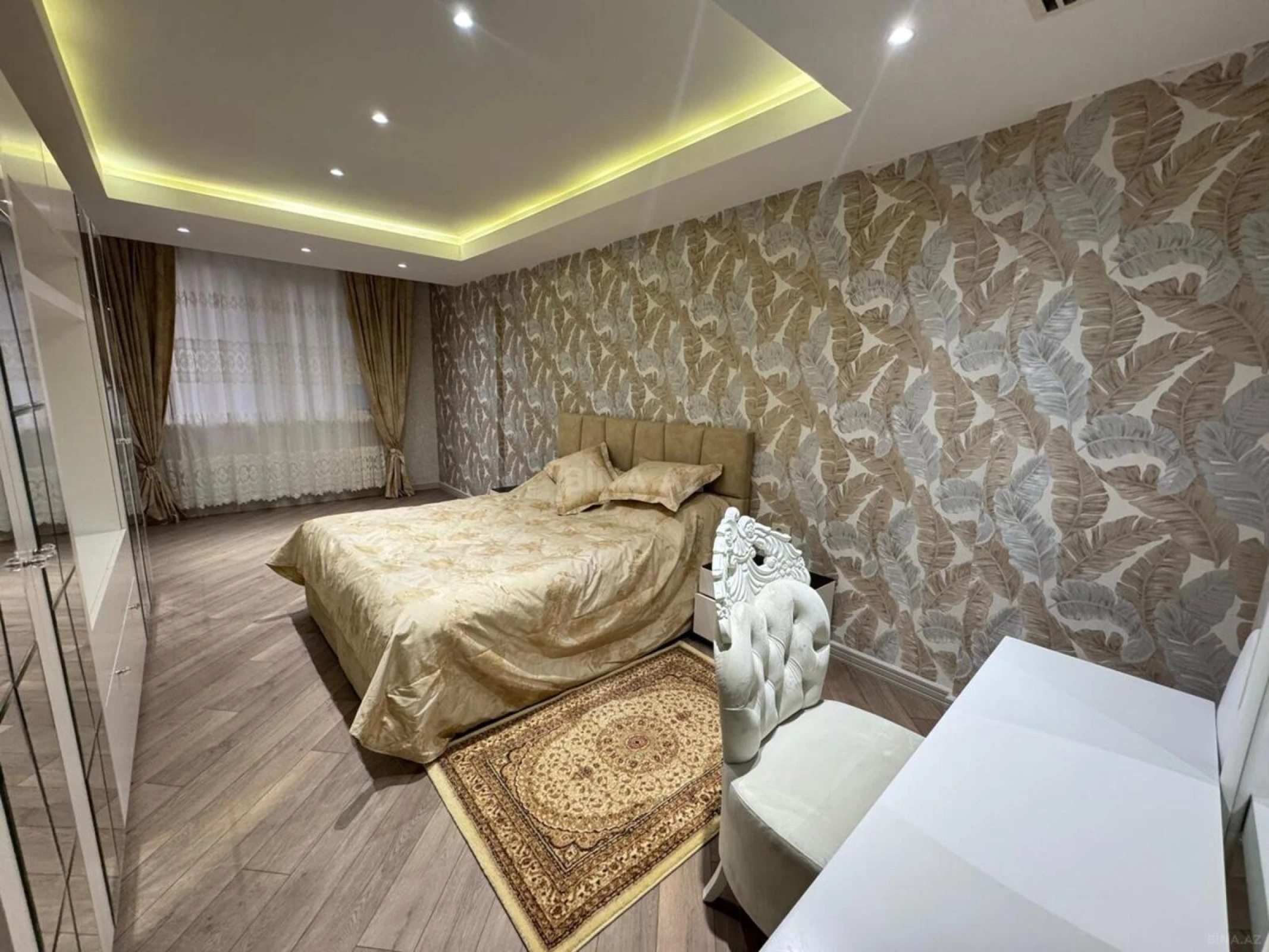 Kirayə verilir 3 otaqlı mənzil 170 m²