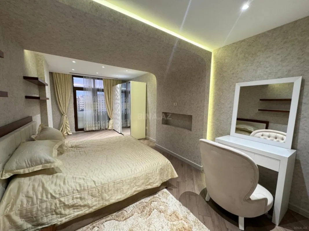 Kirayə verilir 3 otaqlı mənzil 170 m²