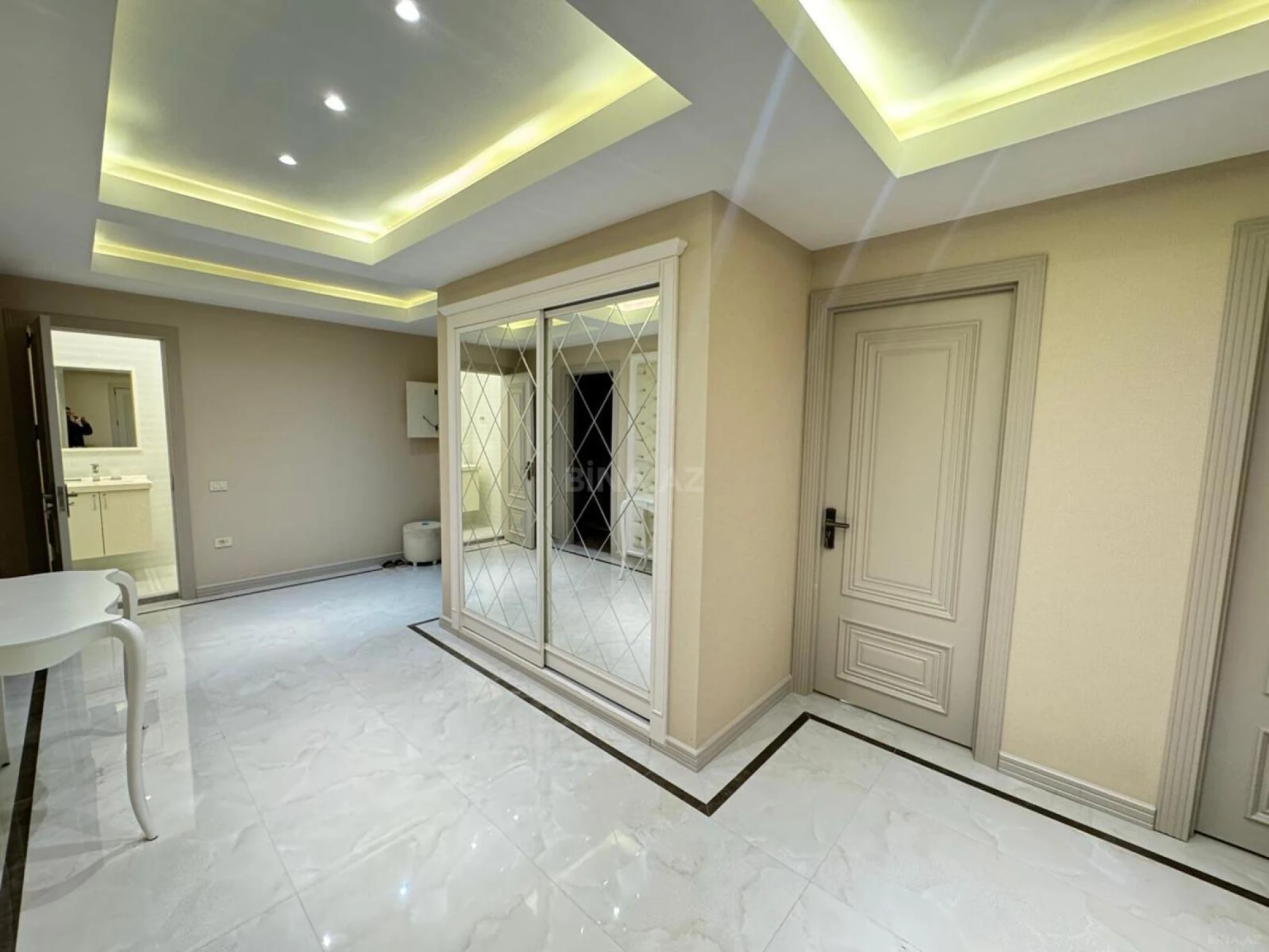 Kirayə verilir 3 otaqlı mənzil 170 m²