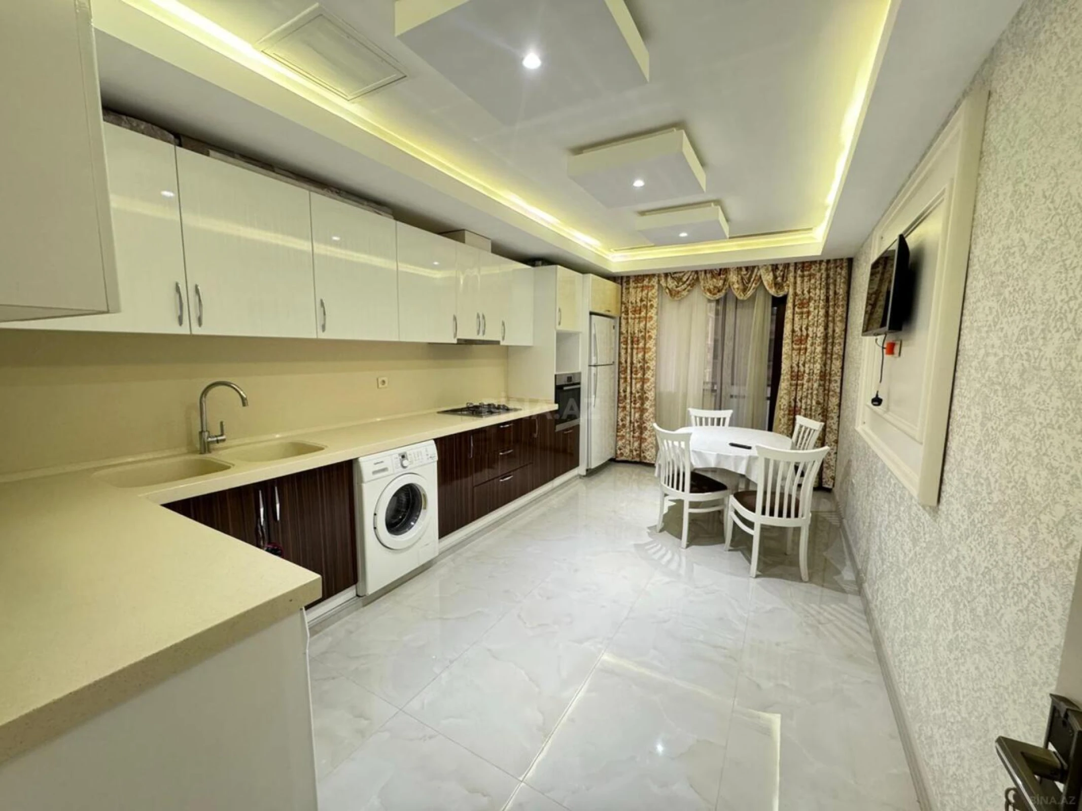 Kirayə verilir 3 otaqlı mənzil 170 m²