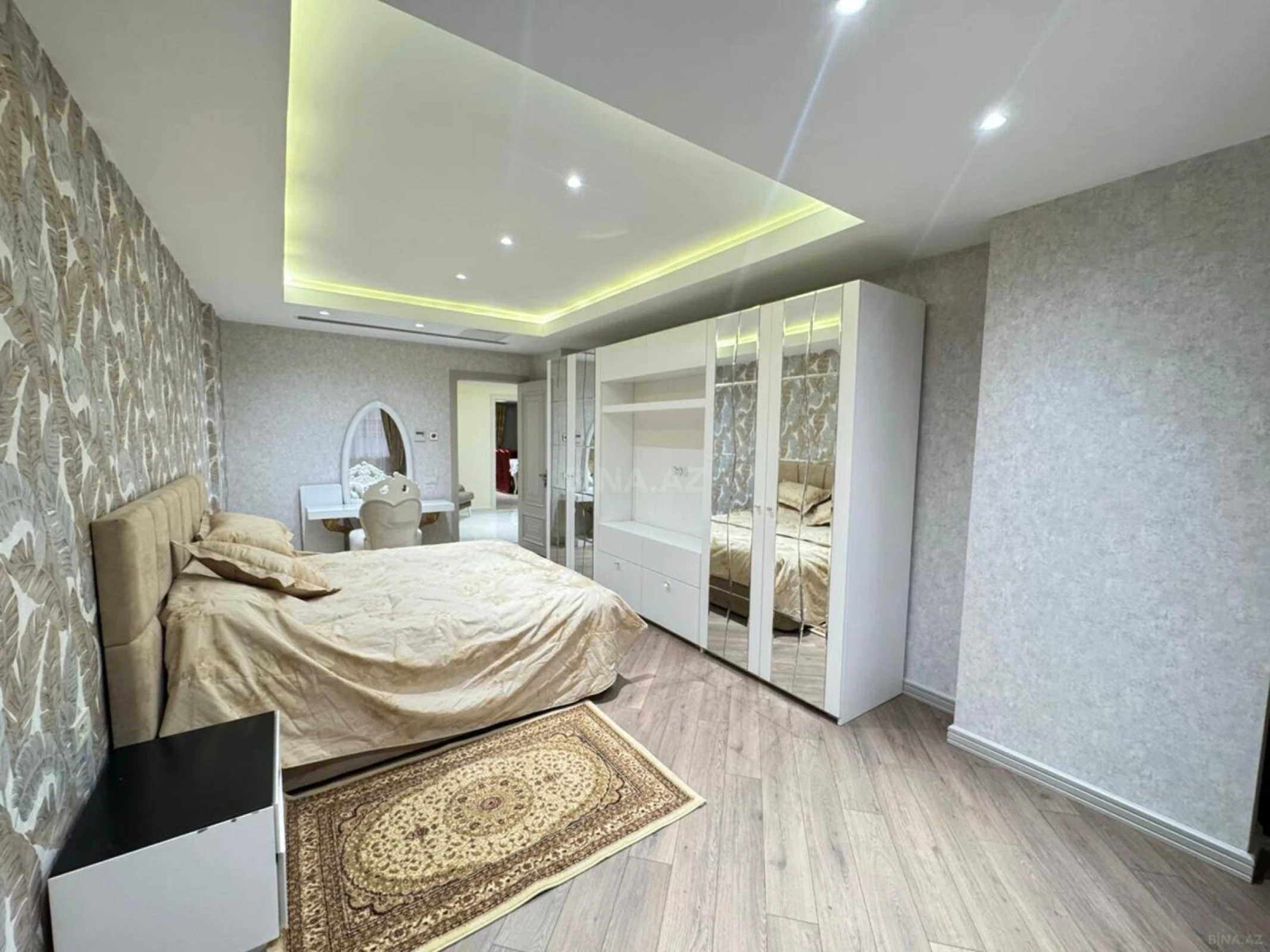 Kirayə verilir 3 otaqlı mənzil 170 m²