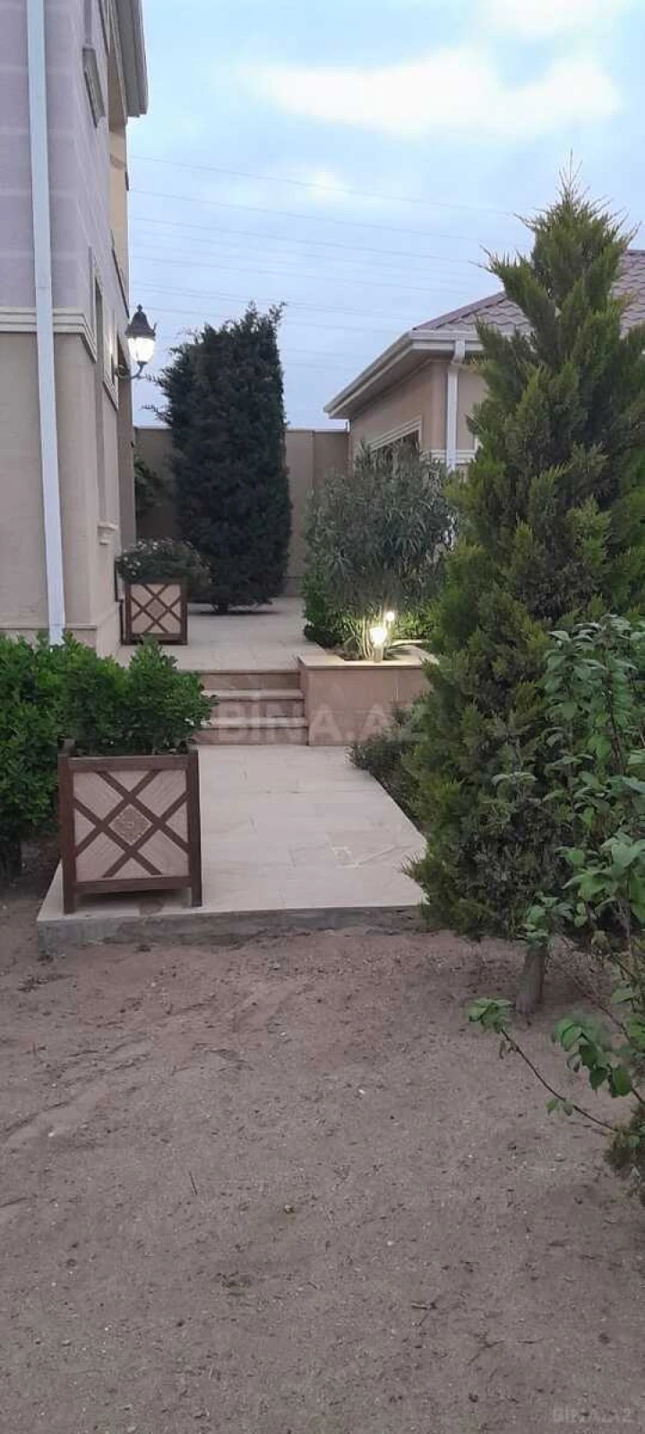 Satılır 6 otaqlı həyət evi 236 m²