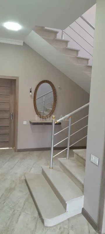 Satılır 6 otaqlı həyət evi 236 m²