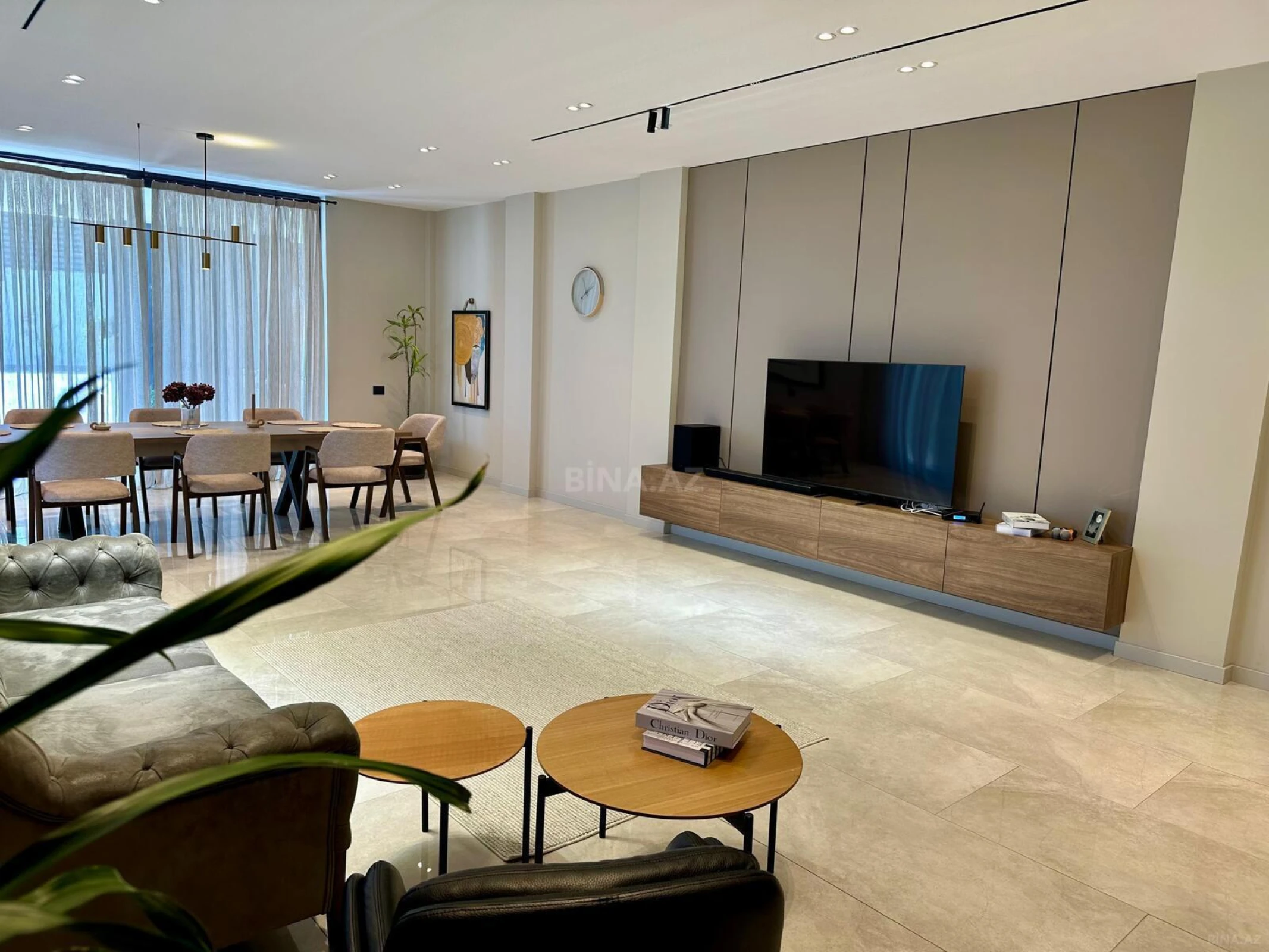 Satılır 5 otaqlı həyət evi 300 m²