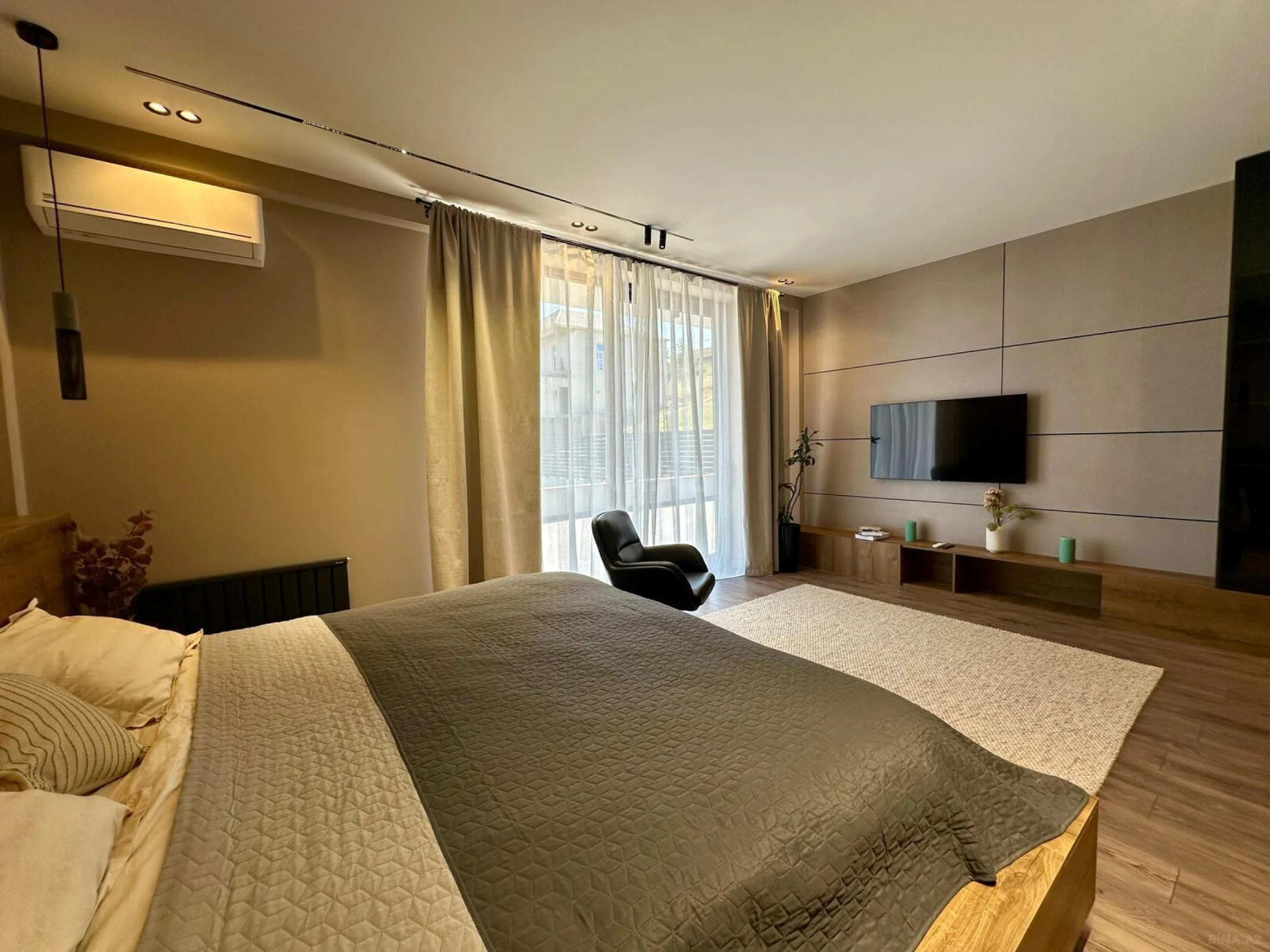 Satılır 5 otaqlı həyət evi 300 m²