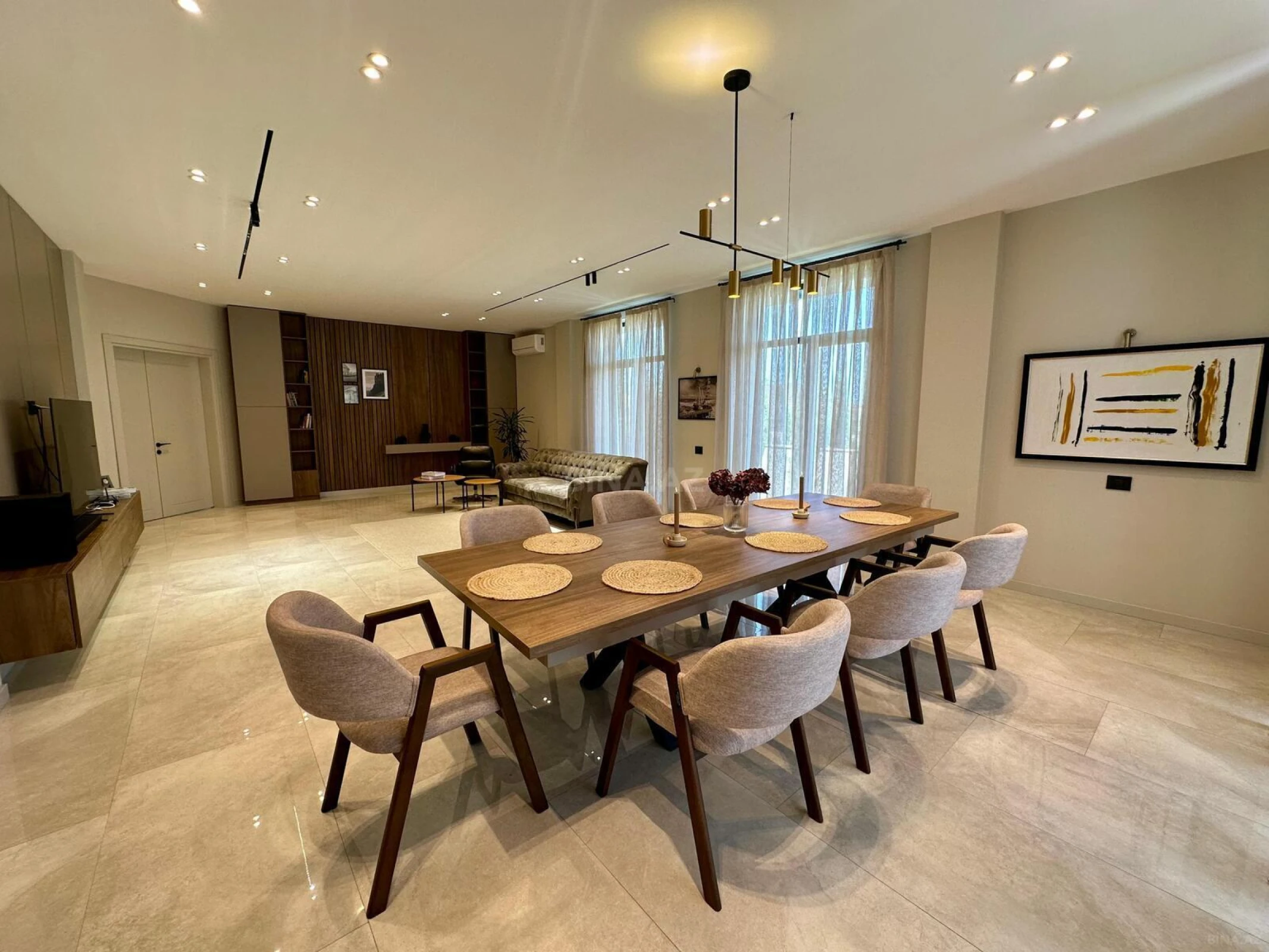 Satılır 5 otaqlı həyət evi 300 m²