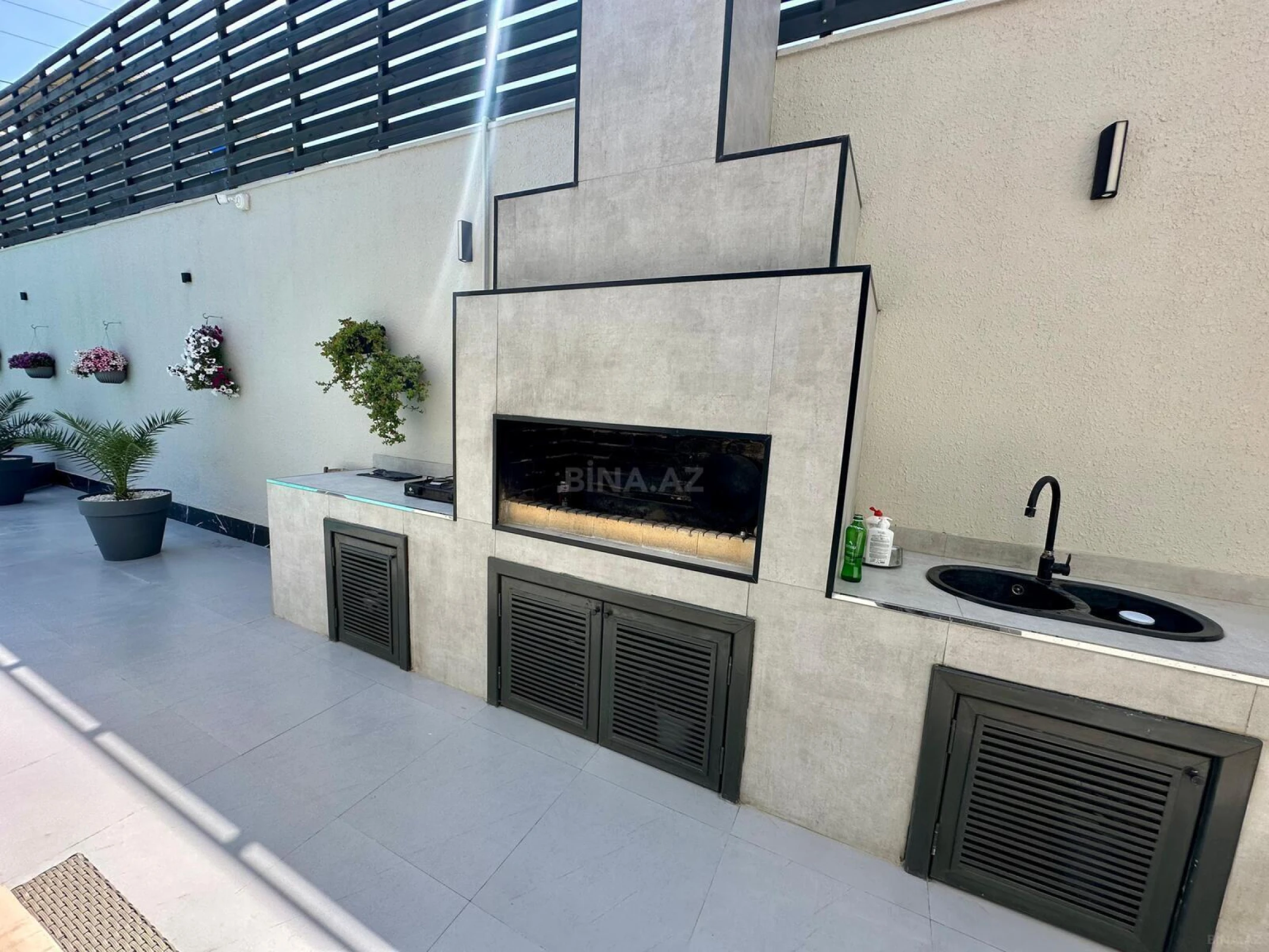 Satılır 5 otaqlı həyət evi 300 m²