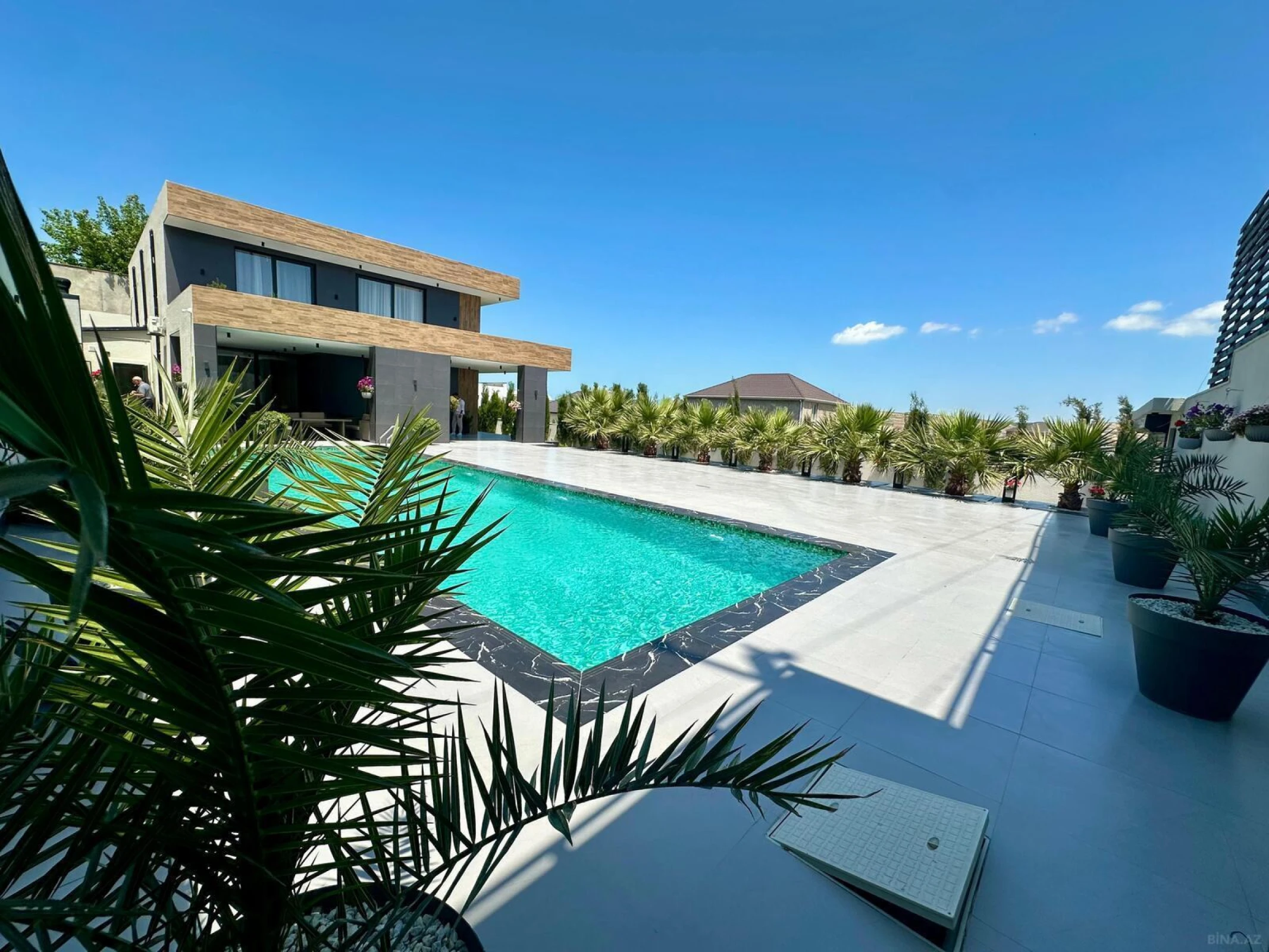 Satılır 5 otaqlı həyət evi 300 m²