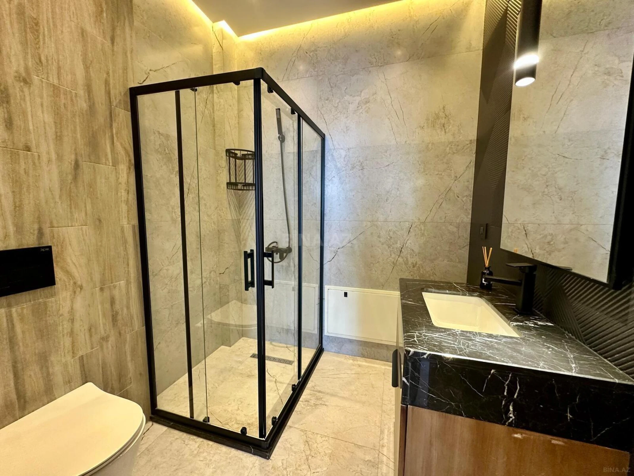 Satılır 5 otaqlı həyət evi 300 m²