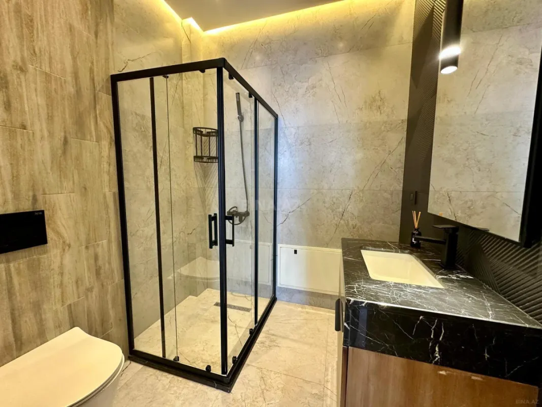 Satılır 5 otaqlı həyət evi 300 m²