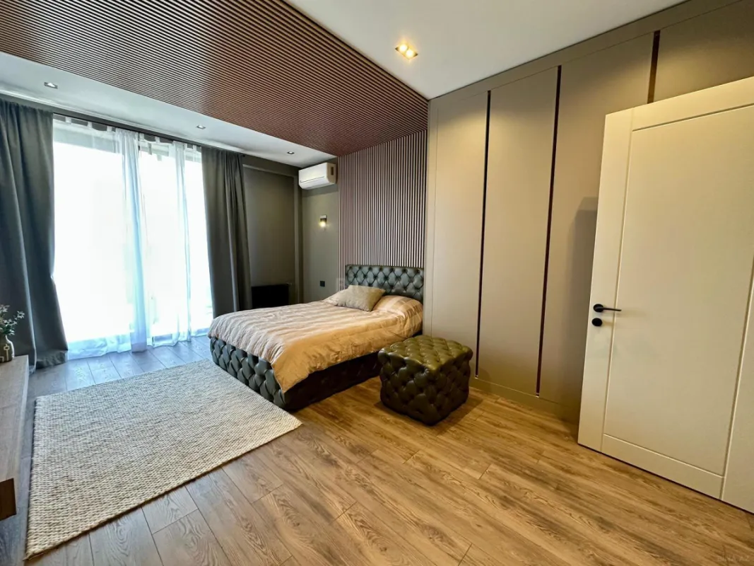 Satılır 5 otaqlı həyət evi 300 m²