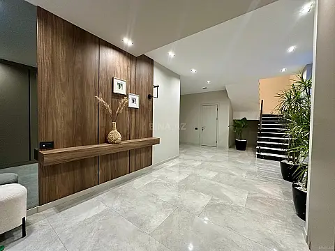 Satılır 5 otaqlı həyət evi 300 m²