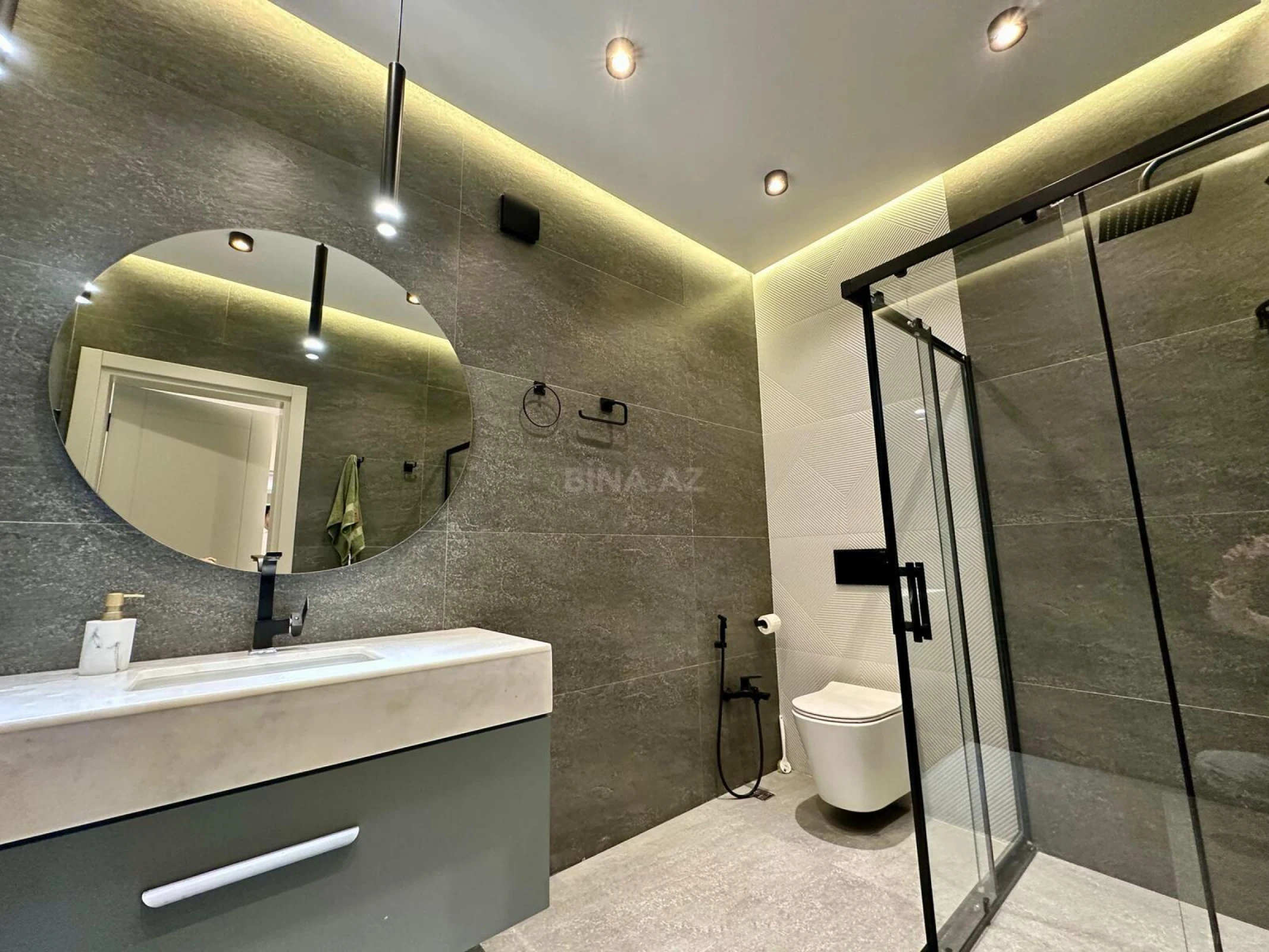 Satılır 5 otaqlı həyət evi 300 m²