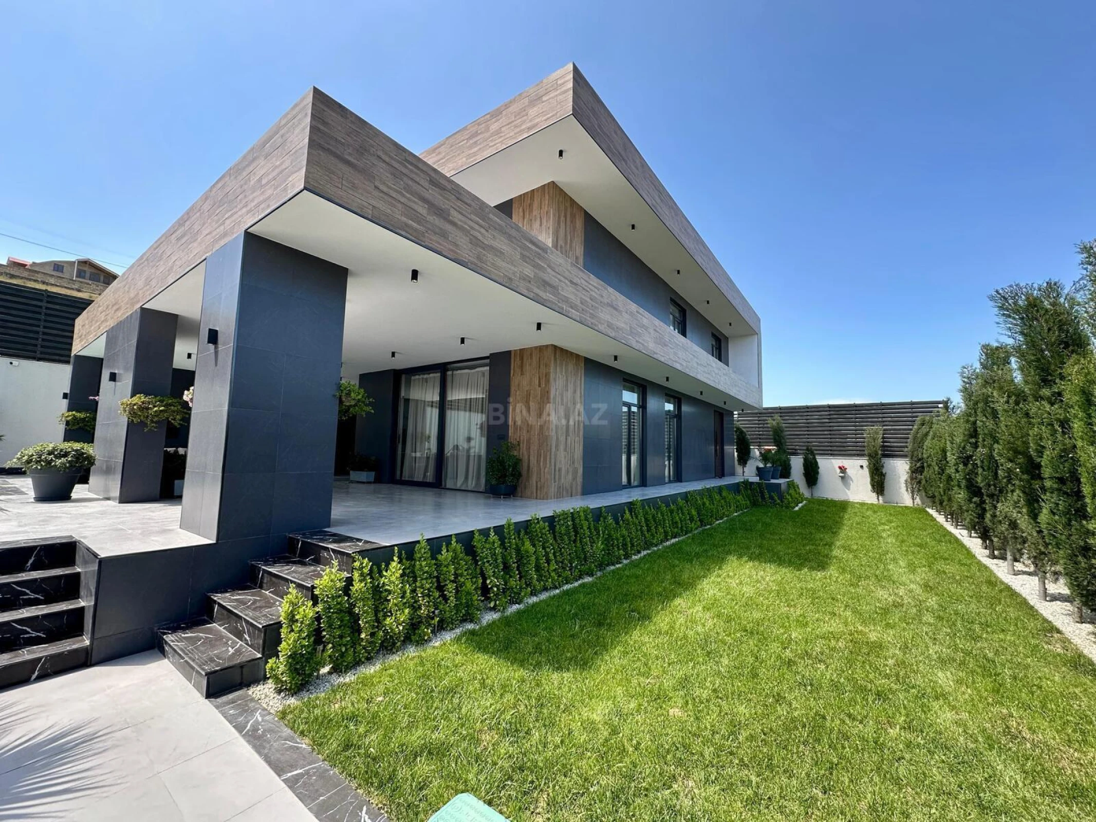 Satılır 5 otaqlı həyət evi 300 m²