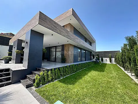 Satılır 5 otaqlı həyət evi 300 m² — Bakı, Novxanı 5 otaq 300.00 m²