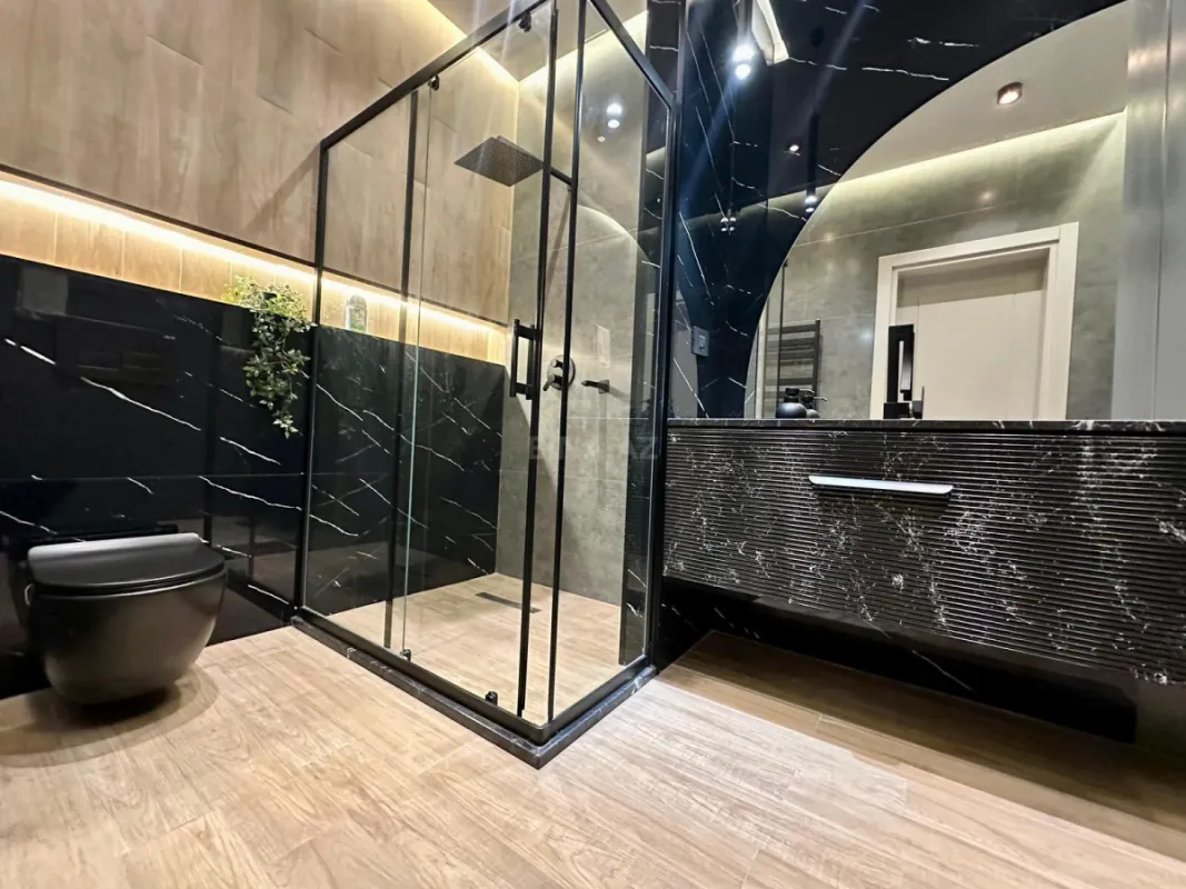 Satılır 5 otaqlı həyət evi 300 m²