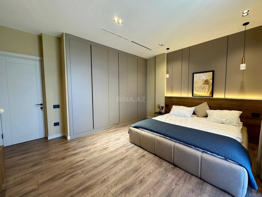 Satılır 5 otaqlı həyət evi 300 m²