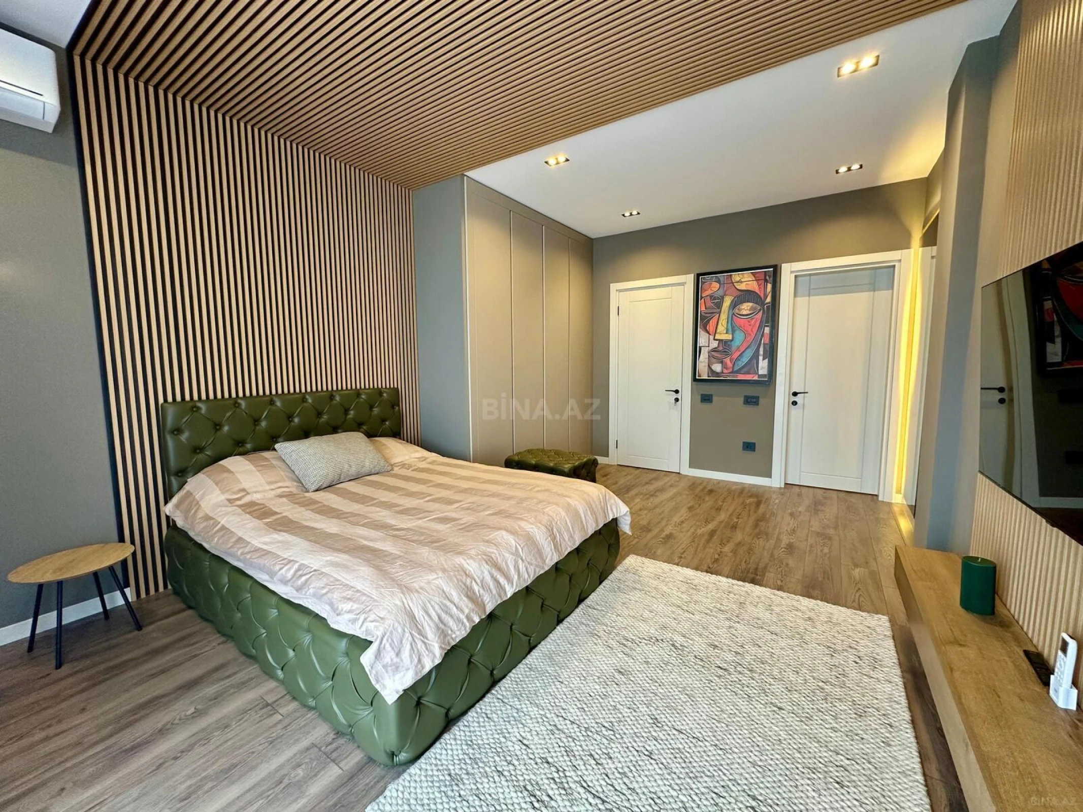 Satılır 5 otaqlı həyət evi 300 m²