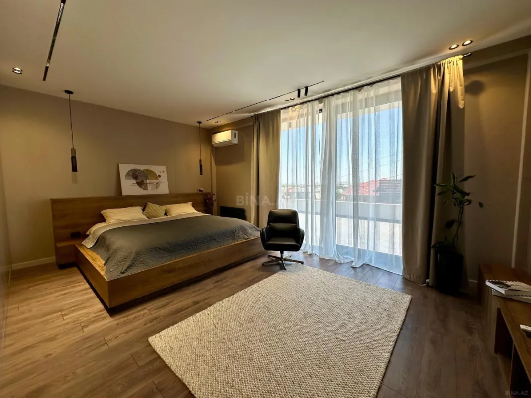 Satılır 5 otaqlı həyət evi 300 m²