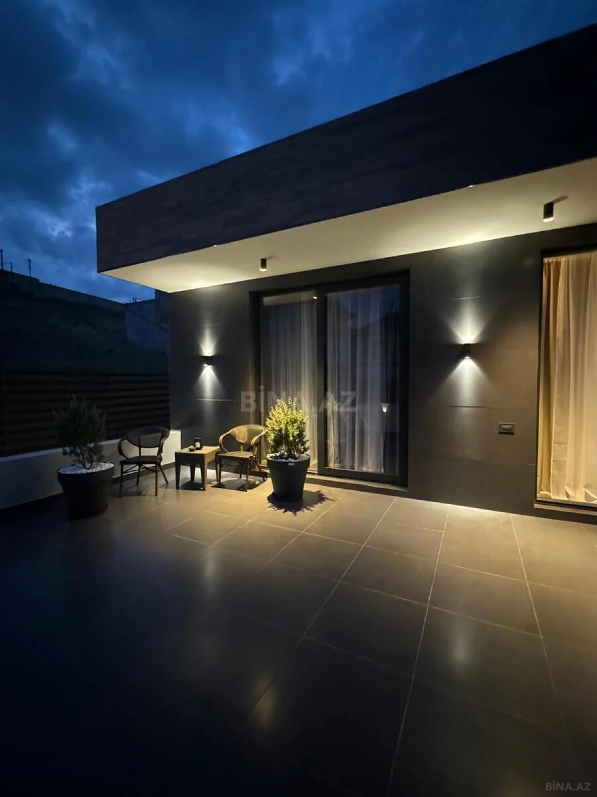 Satılır 5 otaqlı həyət evi 300 m²