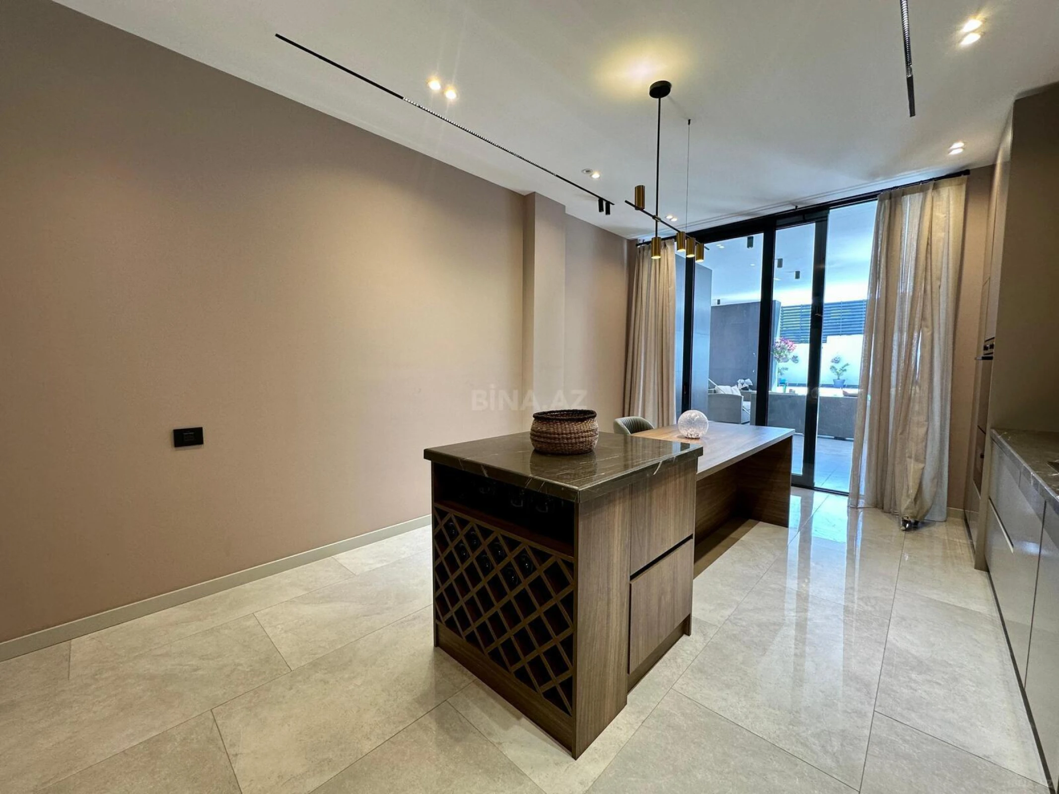 Satılır 5 otaqlı həyət evi 300 m²