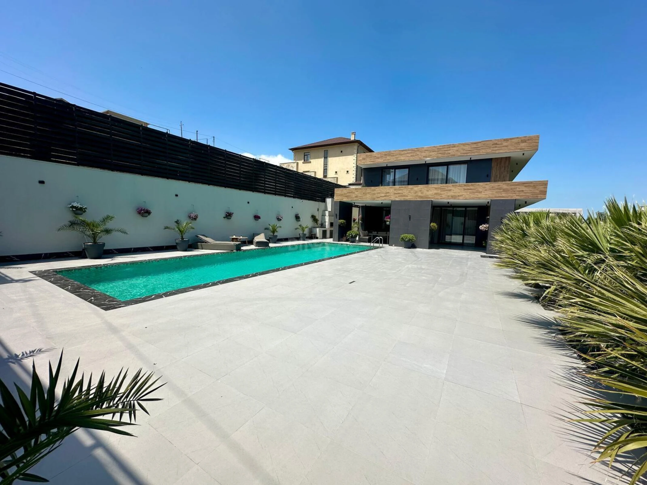 Satılır 5 otaqlı həyət evi 300 m²