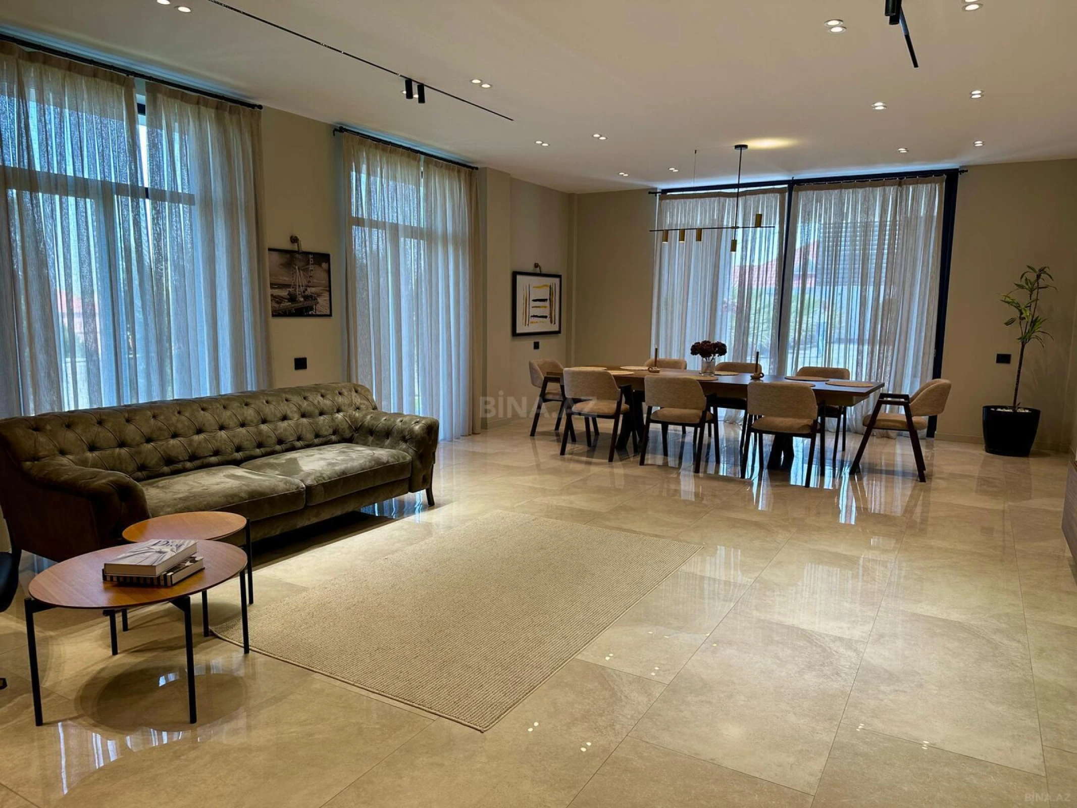 Satılır 5 otaqlı həyət evi 300 m²