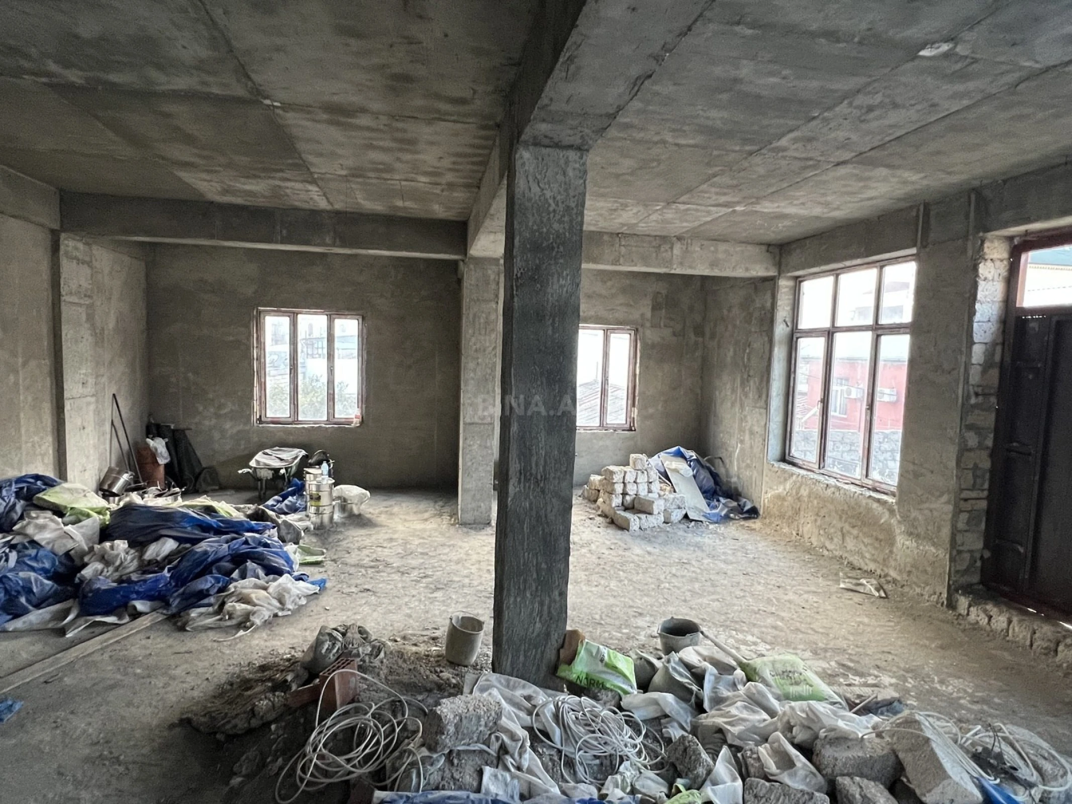 Satılır 6 otaqlı həyət evi 800 m²