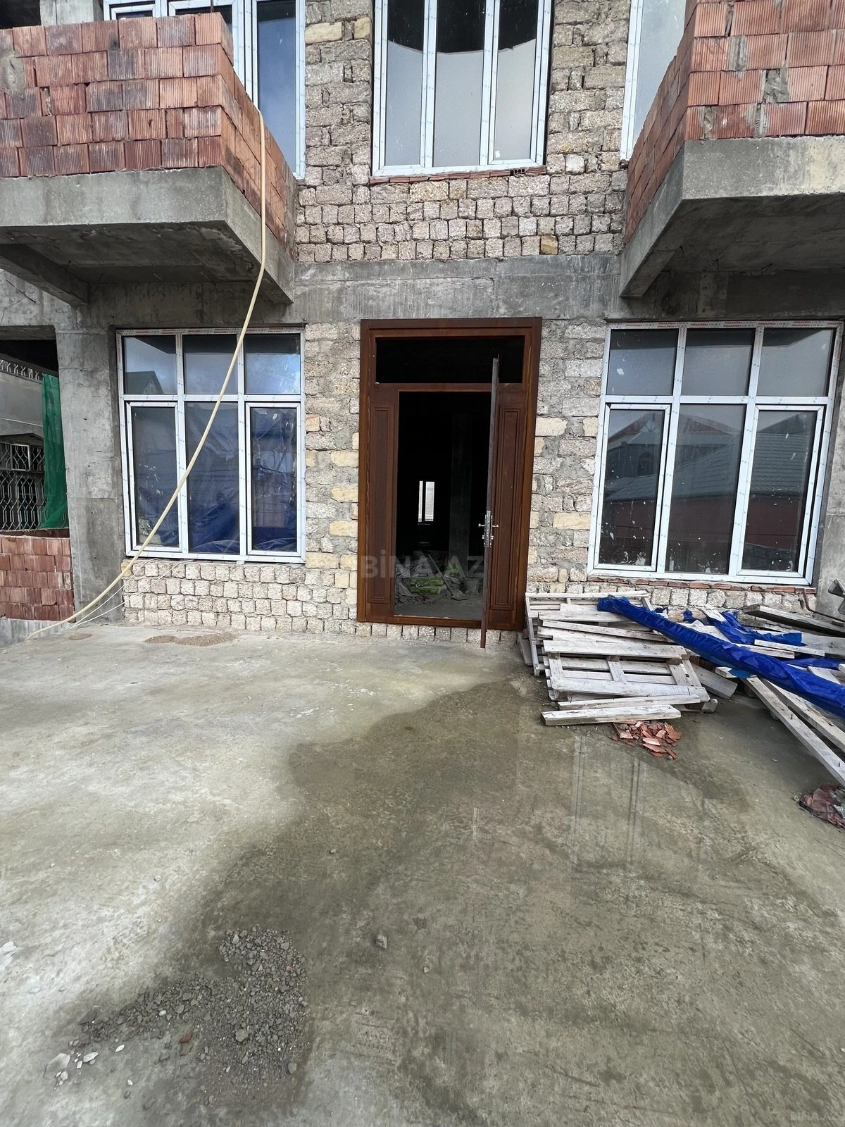 Satılır 6 otaqlı həyət evi 800 m²