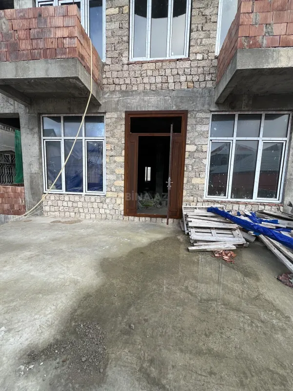 Satılır 6 otaqlı həyət evi 800 m²