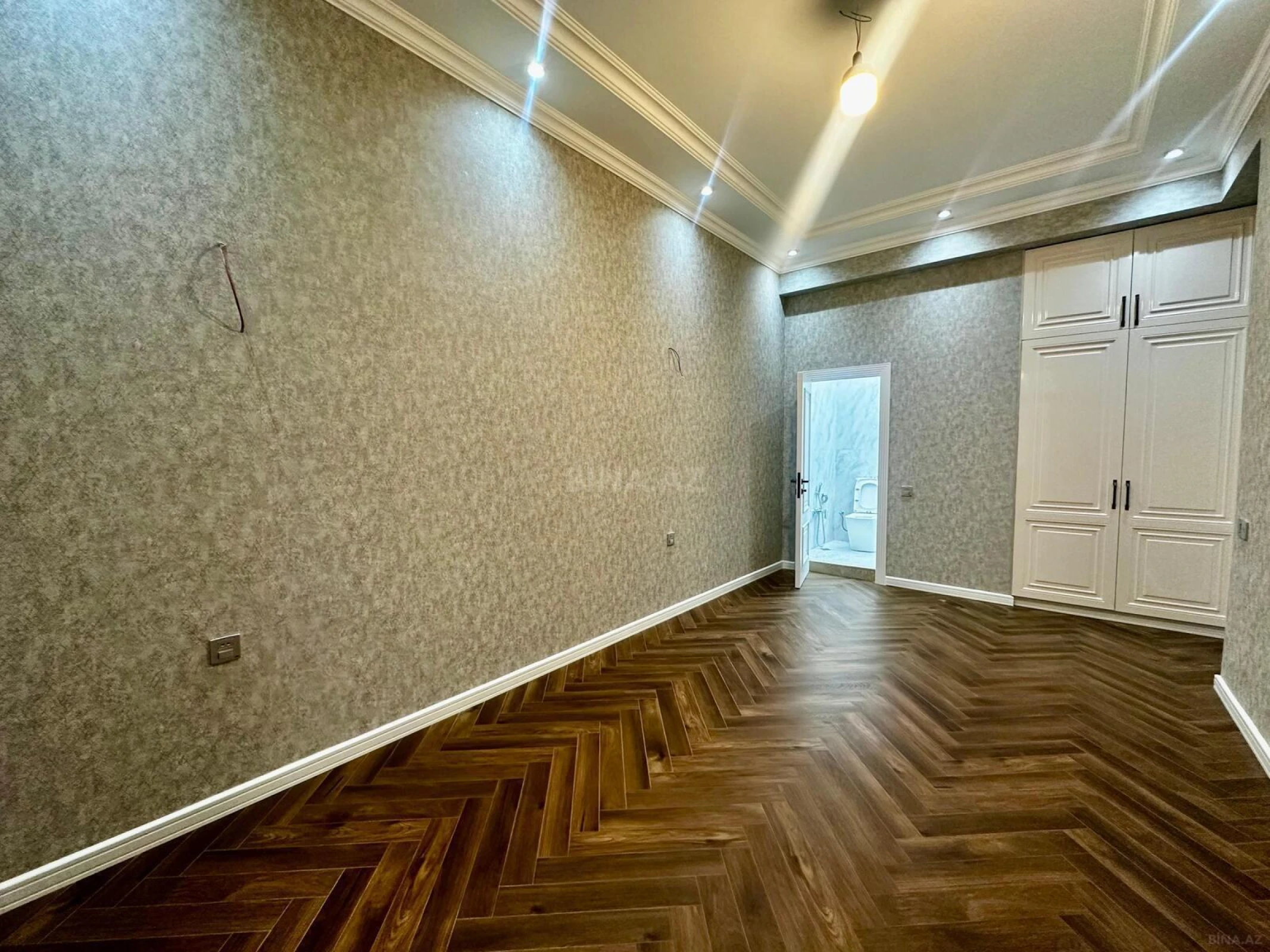 Satılır 2 otaqlı mənzil 95 m²