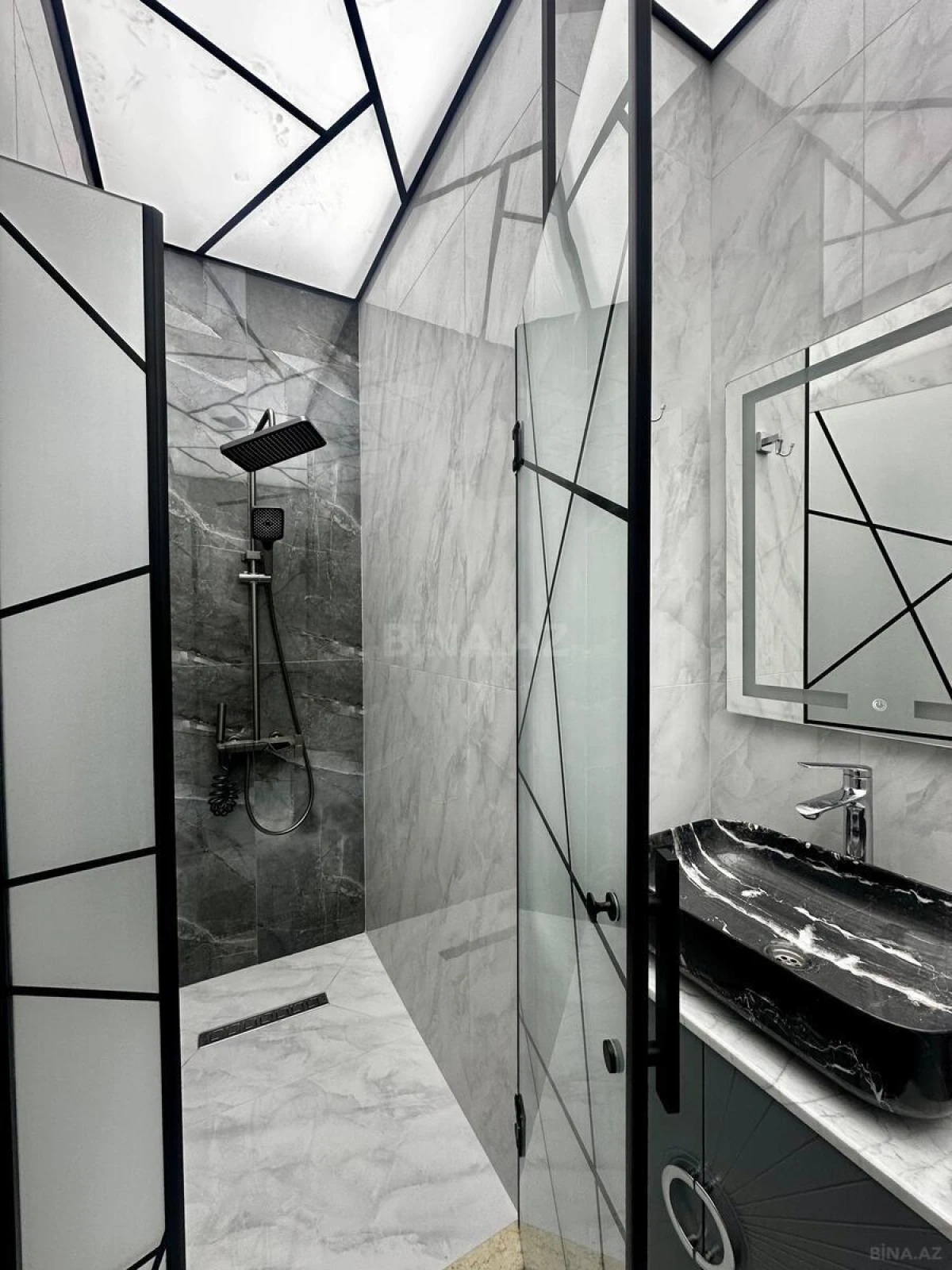 Satılır 2 otaqlı mənzil 95 m²