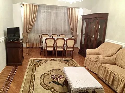 Kirayə verilir 4 otaqlı mənzil 100 m²