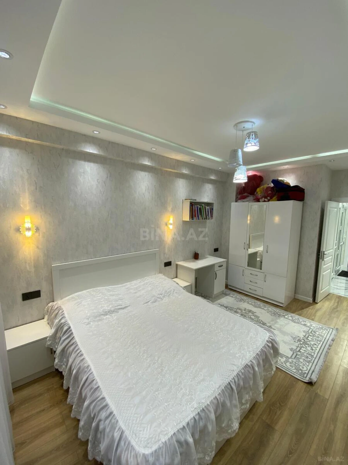 Satılır 3 otaqlı mənzil 107 m²