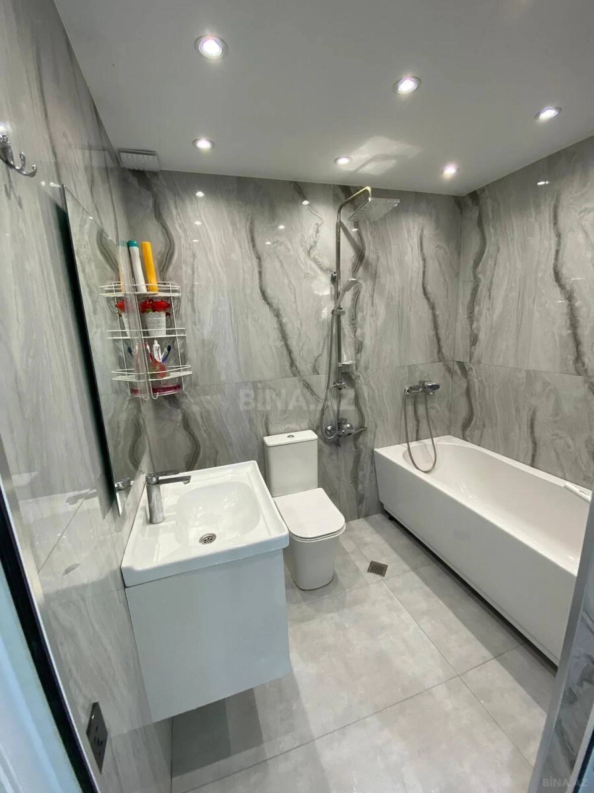 Satılır 3 otaqlı mənzil 107 m²