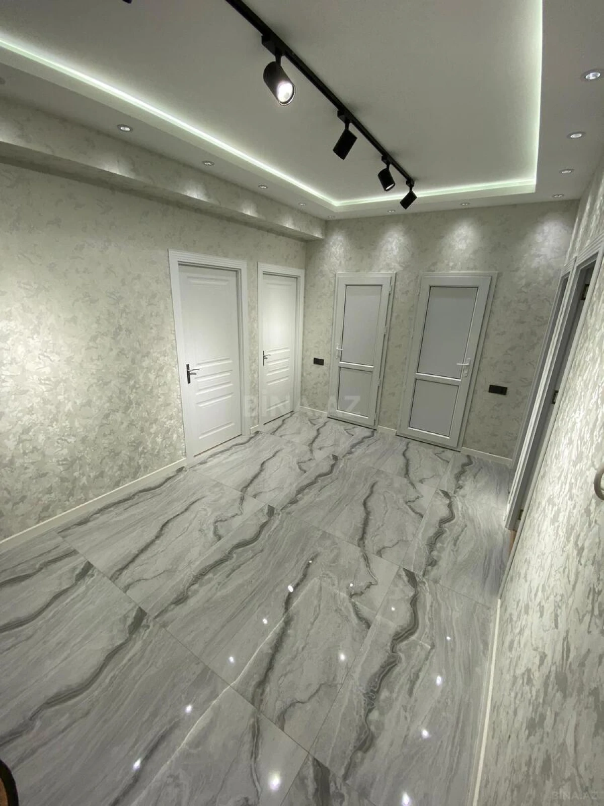 Satılır 3 otaqlı mənzil 107 m²