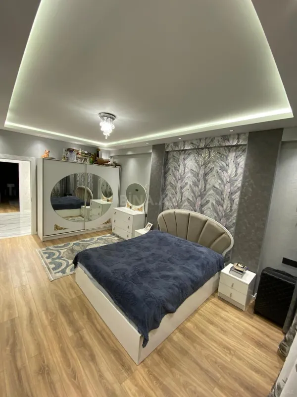 Satılır 3 otaqlı mənzil 107 m²