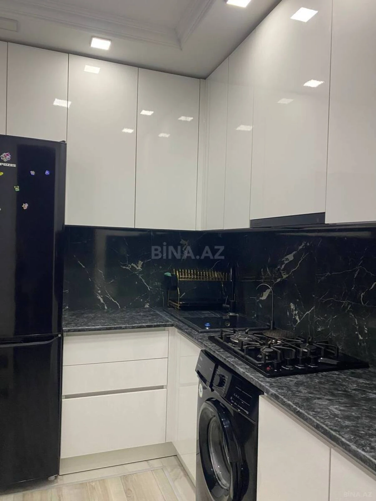 Satılır 2 otaqlı mənzil 61 m²