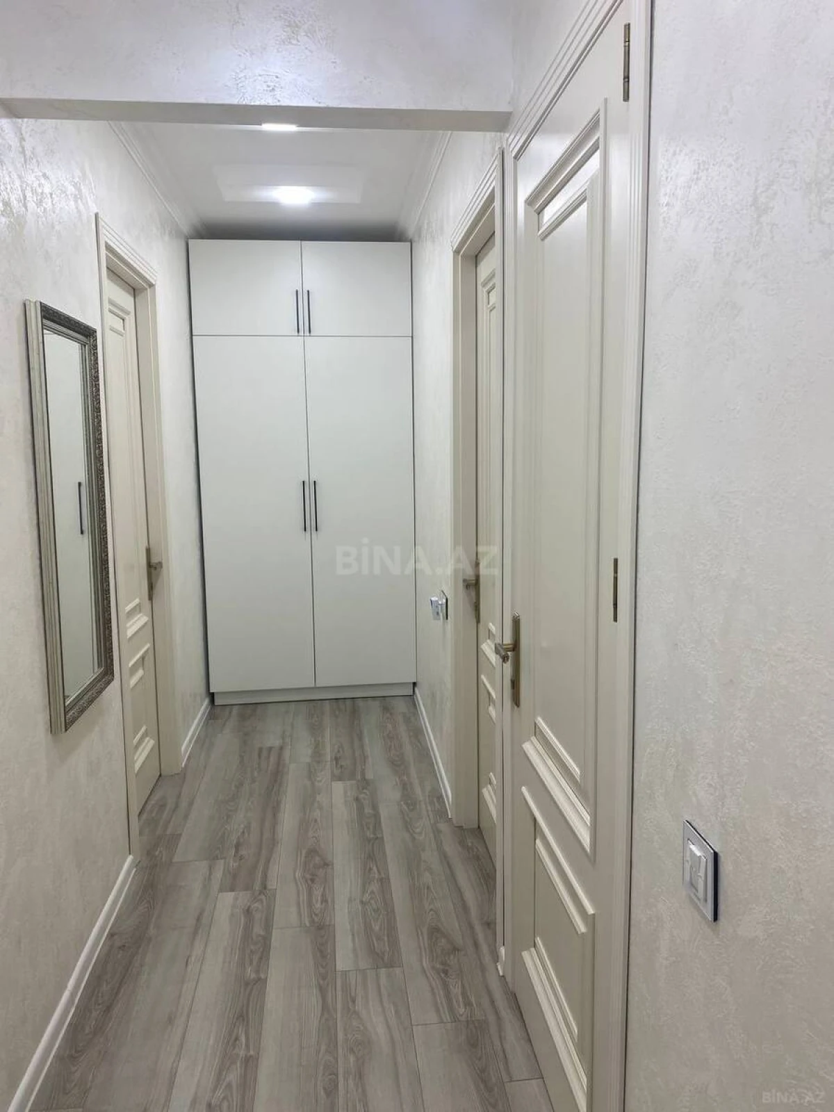 Satılır 2 otaqlı mənzil 61 m²