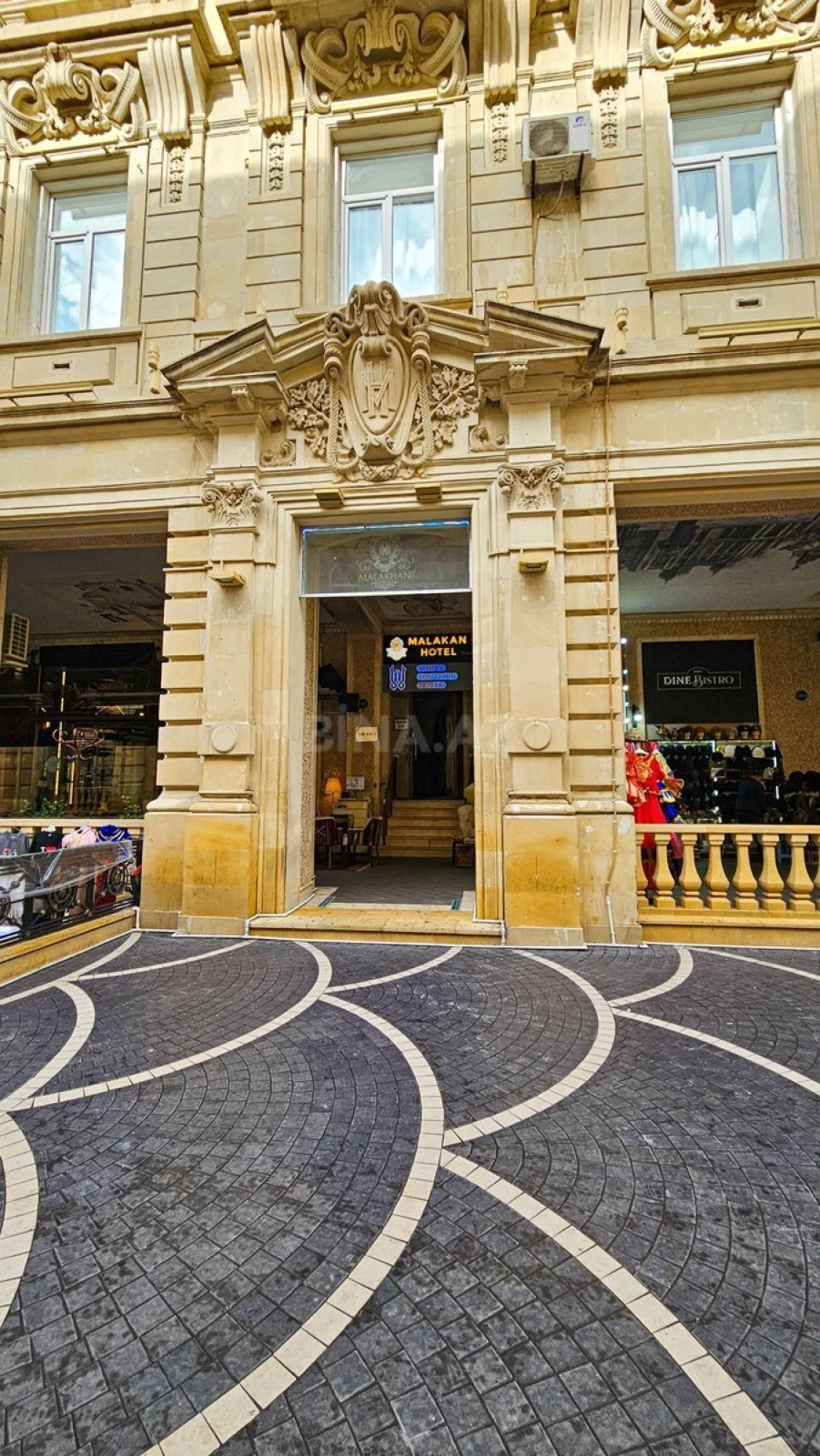 Satılır 4 otaqlı mənzil 108 m²